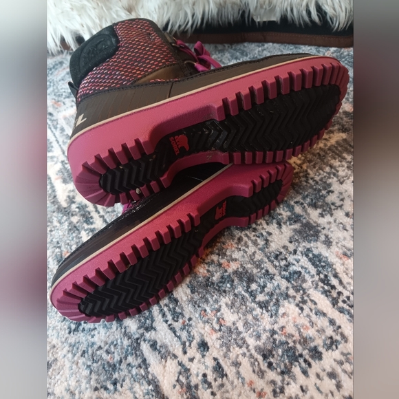 Sorel plaid pink winter snowboots - Picture 4 of 8